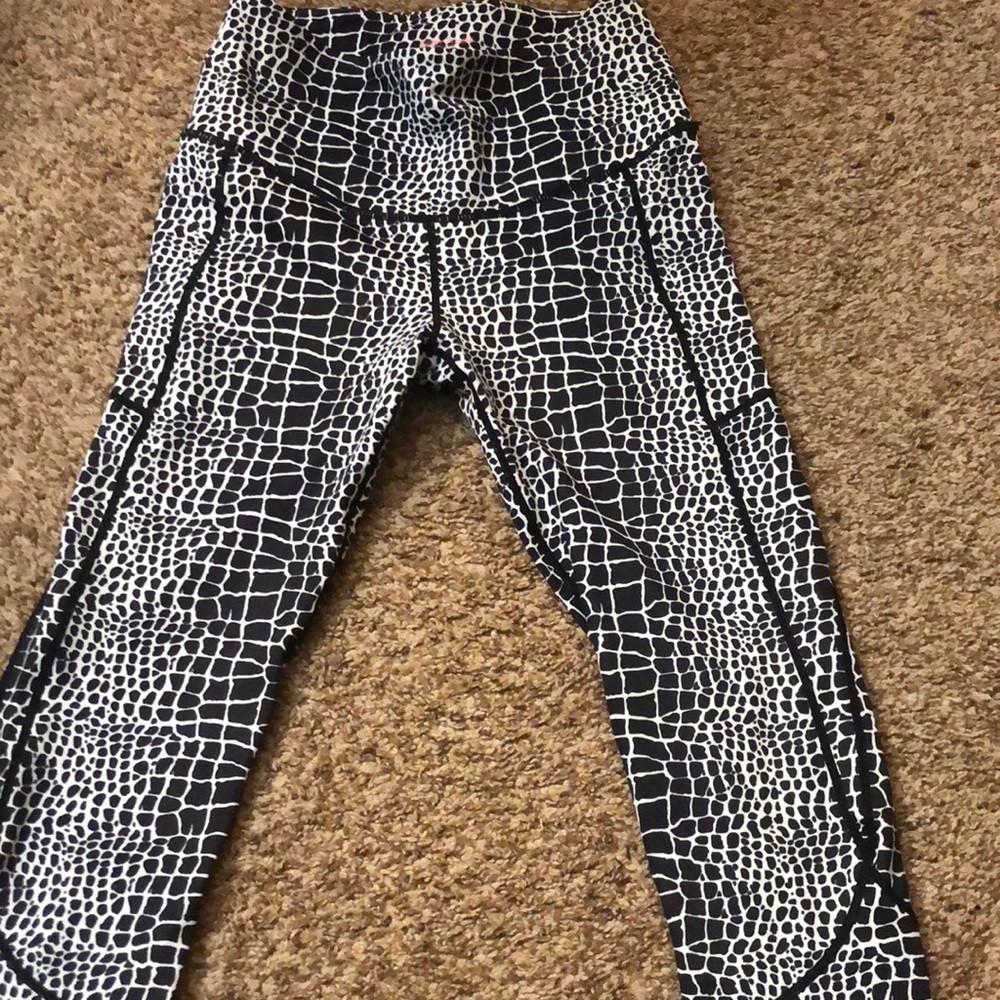Feed Me Fight me full length leggings, size medium.